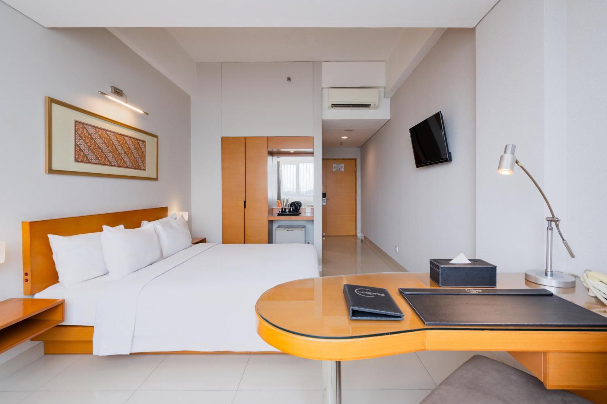 The Capital Hotel Сурабая Экстерьер фото