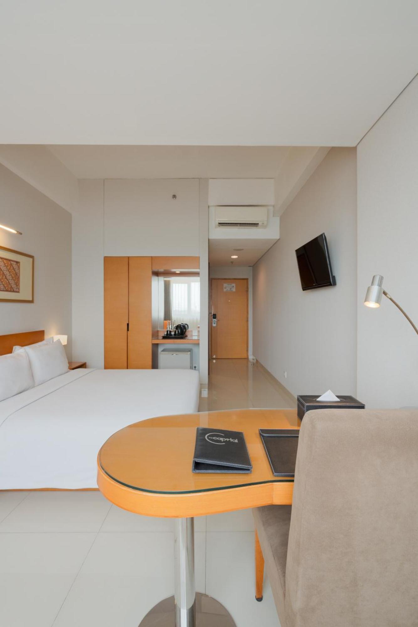 The Capital Hotel Сурабая Экстерьер фото