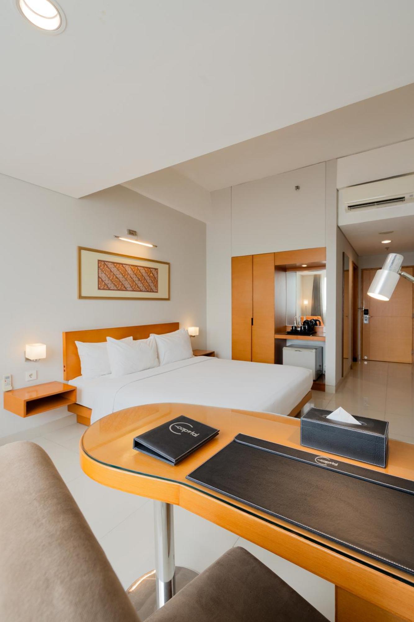 The Capital Hotel Сурабая Экстерьер фото